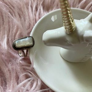 Size 6 pearl ring in silver
